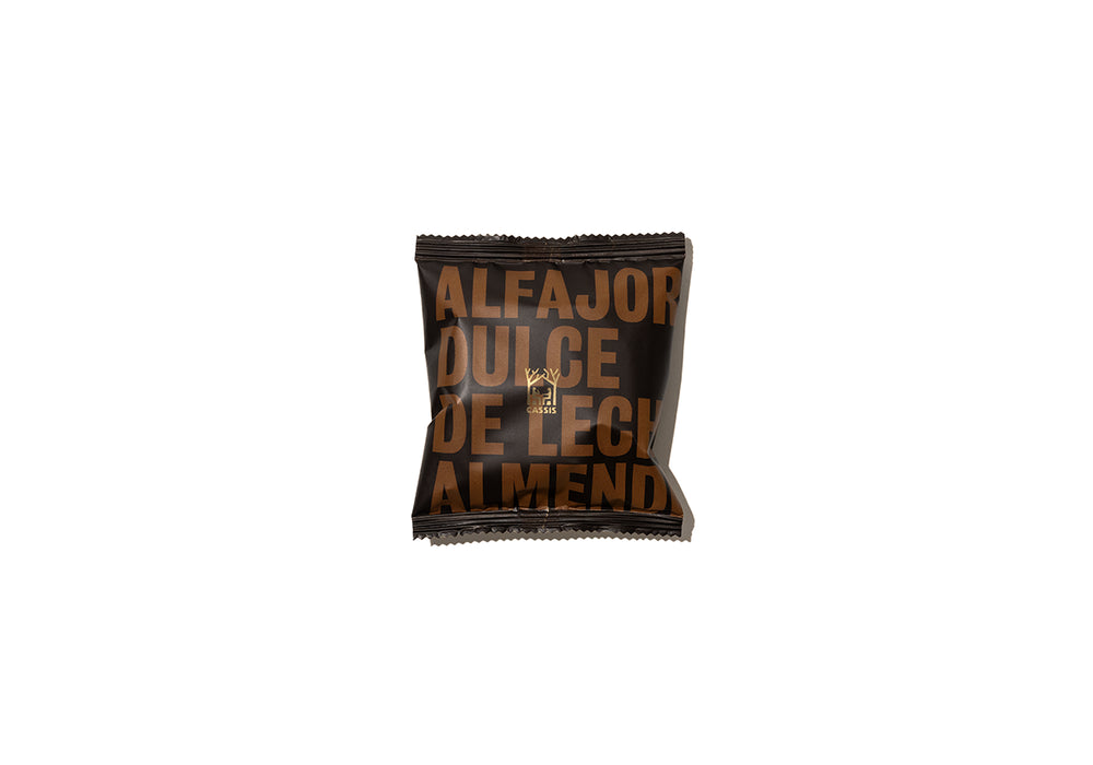 Alfajor con almendras y dulce de leche