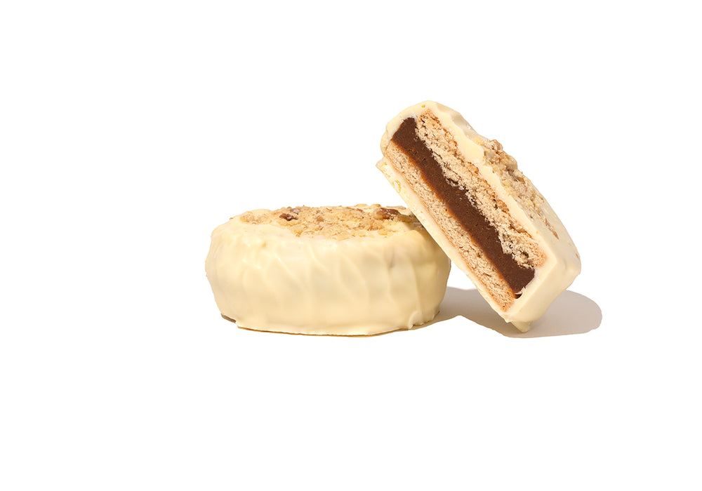 Alfajor blanco con dulce de leche y nuez