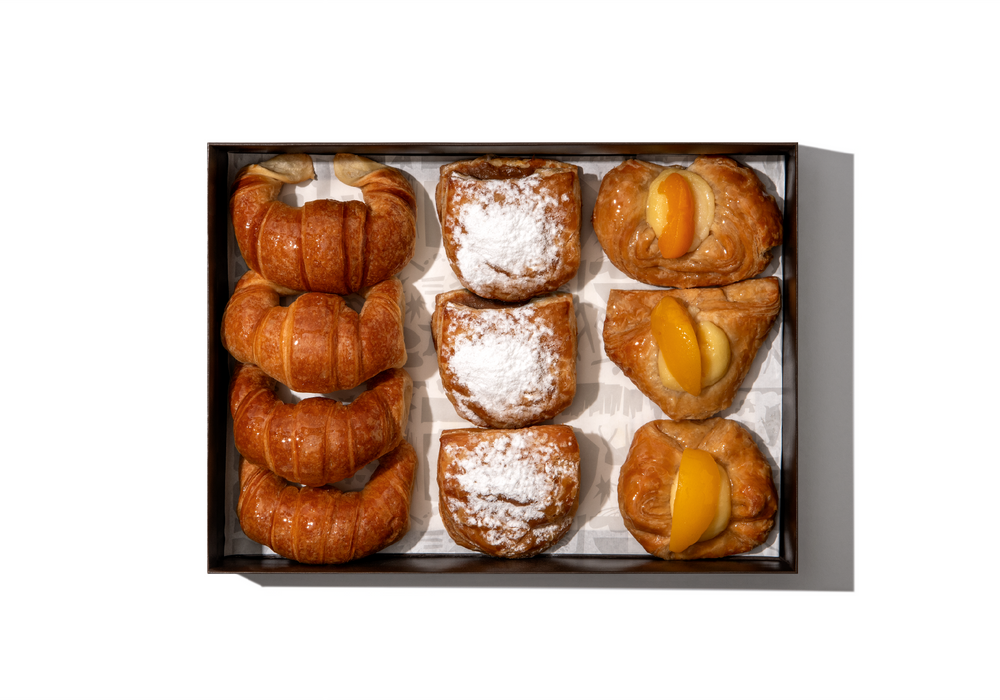 Caja de medialunas y facturas argentinas